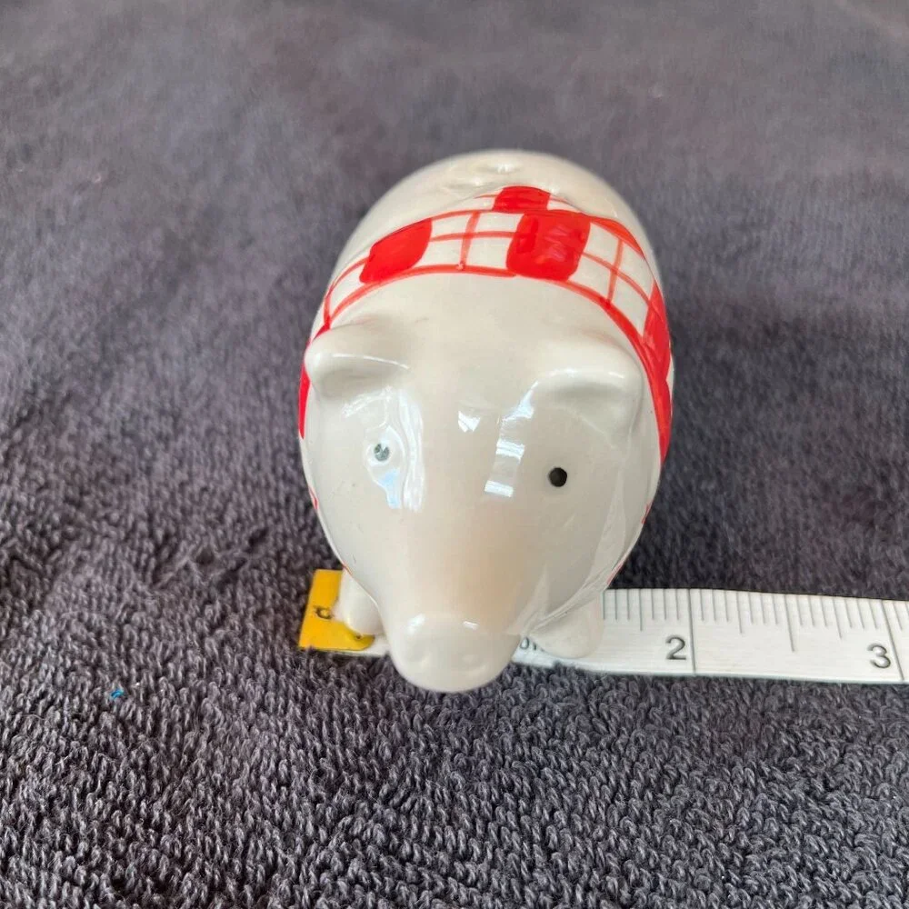 Vintage Pier 1 Pig Salt &‎ Pepper Shakers Wearing Red Checkered Scarves